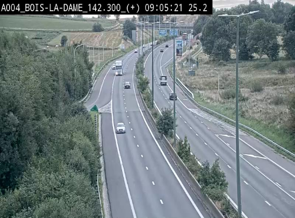 Webcam située entre la sortie 29 Neufchâteau et la jonction avec l'E25 en direction de Liège et Luxembourg