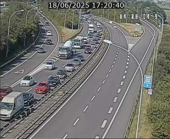 Traffic live webcam Luxembourg Leudelange - A4 - BK 4.9 - direction Luxembourg