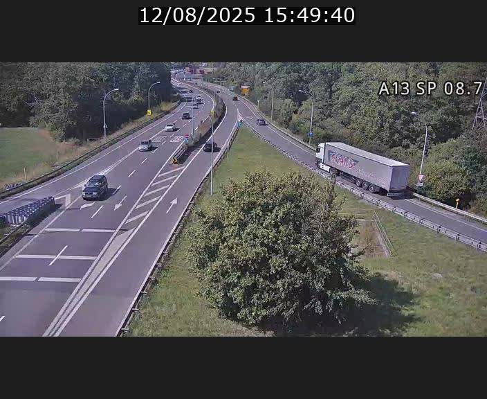 Traffic live webcam Luxembourg Jonction Lankelz - A13 direction Pétange - BK 8.7 