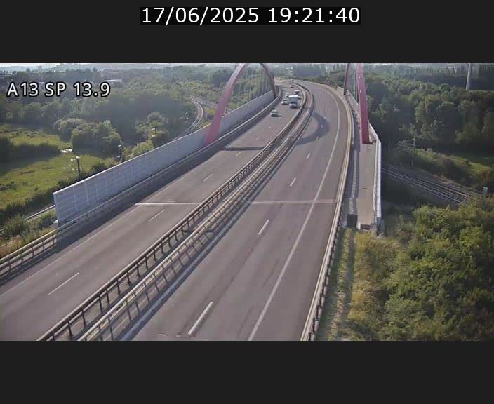 Traffic live webcam Luxembourg Kayl - A13 direction Esch-sur-Alzette/Luxembourg-ville - BK 13.9