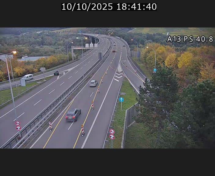Webcam autoroute A13 à la sortie est du tunnel Markusbierg à Schengen. Vue sur le pont de la Moselle, vers l'Allemagne