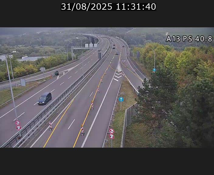 Webcam autoroute A13 à la sortie est du tunnel Markusbierg à Schengen. Vue sur le pont de la Moselle, vers l'Allemagne