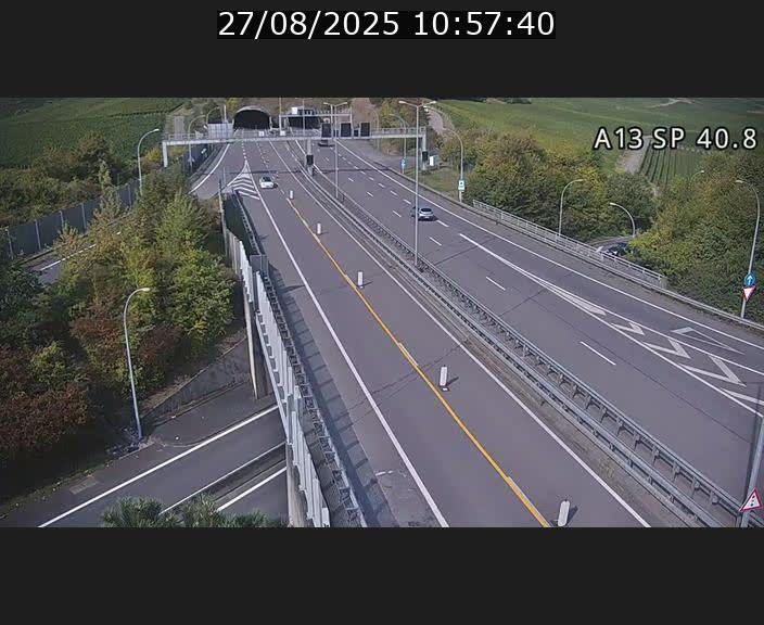 Webcam avec vue sur l'entrée côté allemand du tunnel Markusbierg à Schengen. Vue orientée vers le tunnel et Bettembourg