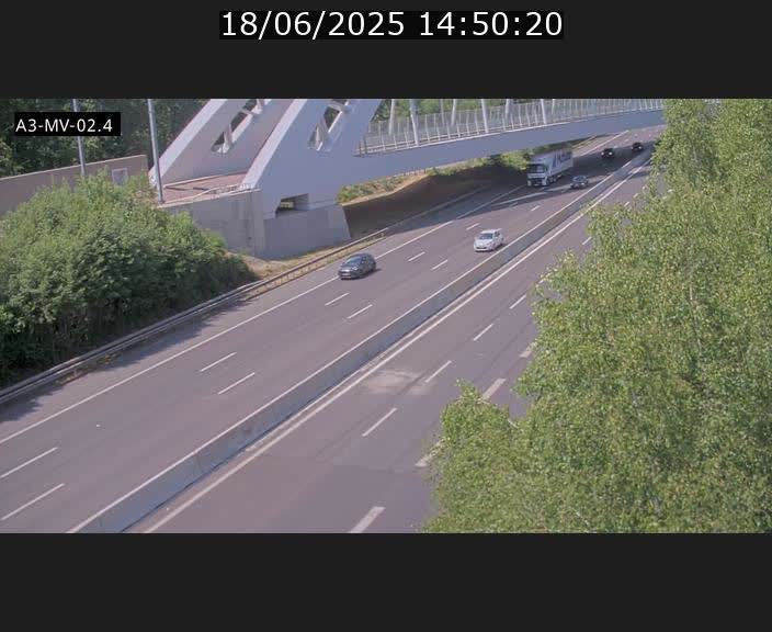 Webcam autoroute de la France (A3) au Luxembourg à Fentange, à proximité de la Croix de Gasperich. Vue orientée vers la Cloche d'Or