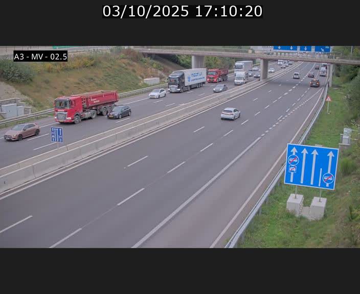 Webcam autoroute A3 au Luxembourg à proximité de la Croix de Gasperich. Vue orientée vers Luxembourg
