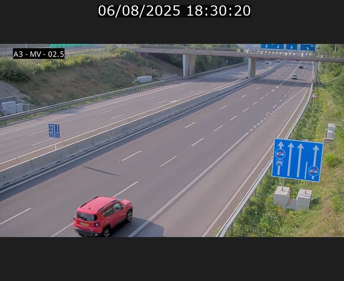 Webcam autoroute A3 au Luxembourg à proximité de la Croix de Gasperich. Vue orientée vers Luxembourg