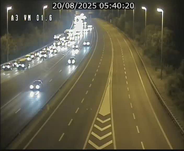 Traffic live webcam Luxembourg - Croix de Gasperich - A3 - BK 1.6 - direction France/Aire de Berchem