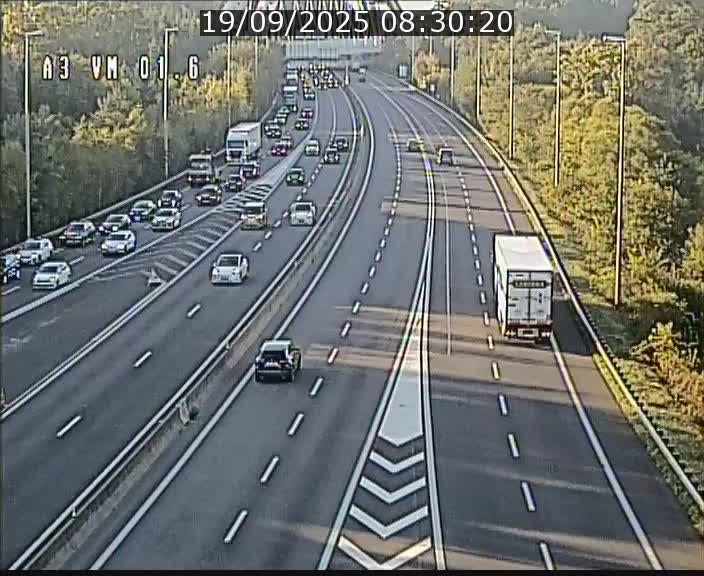 Traffic live webcam Luxembourg - Croix de Gasperich - A3 - BK 1.6 - direction France/Aire de Berchem