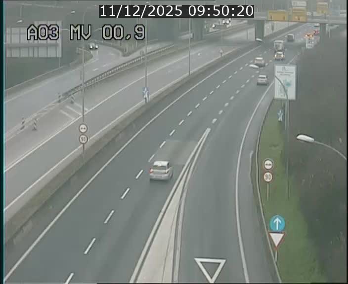 Traffic live webcam Luxembourg Croix de Gasperich - A3 - BK 0.4 - direction Luxembourg