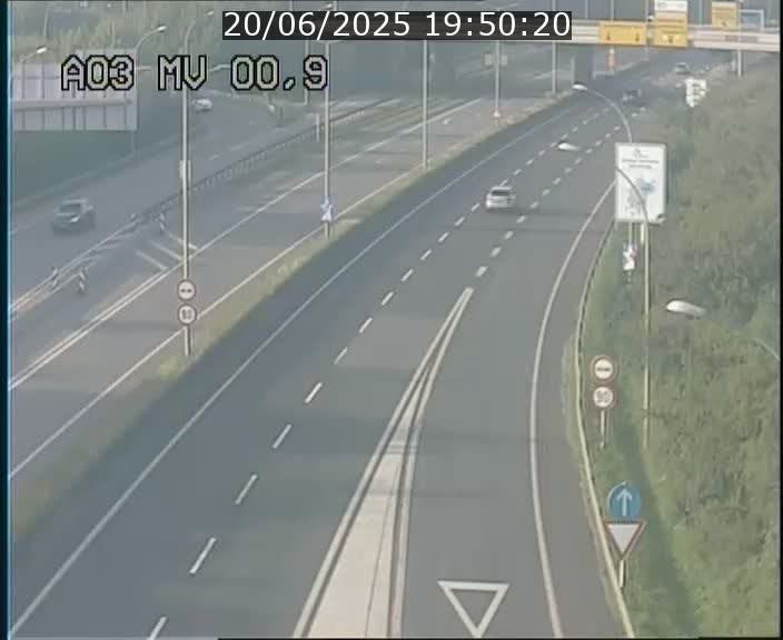 Traffic live webcam Luxembourg Croix de Gasperich - A3 - BK 0.4 - direction Luxembourg