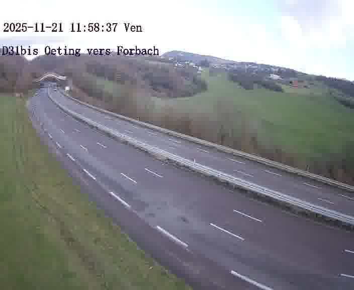 Caméra routière située sur D31bis (France) à Oeting, orientée vers Forbach, surveillant en continu la circulation locale et régionale.