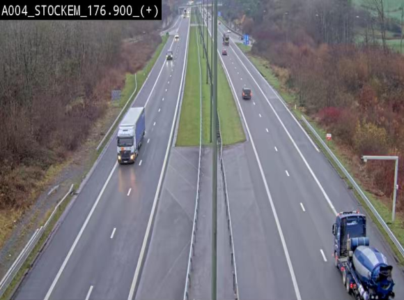 Webcam au-dessus de l'E411 sur la N83 à hauteur de la sortie Stockem. Vue orientée vers Arlon