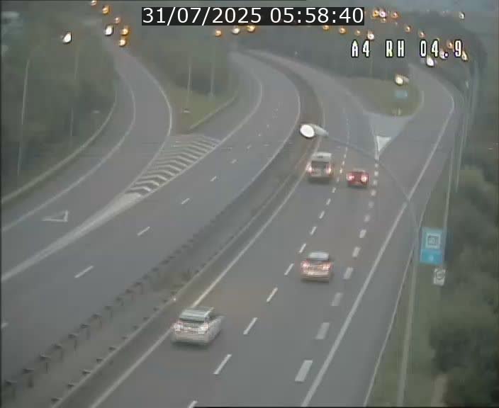 Traffic live webcam Luxembourg Leudelange - A4 - BK 4.9 - direction Luxembourg