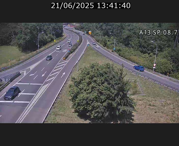 Traffic live webcam Luxembourg Jonction Lankelz - A13 direction Pétange - BK 8.7 