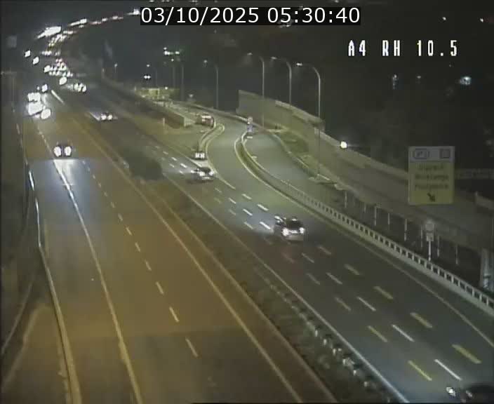 Traffic live webcam Luxembourg Pontpierre - A4 - BK 10.5 - direction Luxembourg