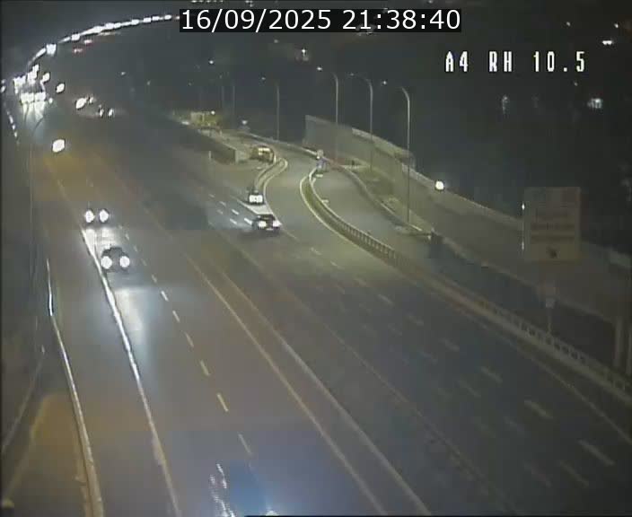 Traffic live webcam Luxembourg Pontpierre - A4 - BK 10.5 - direction Luxembourg