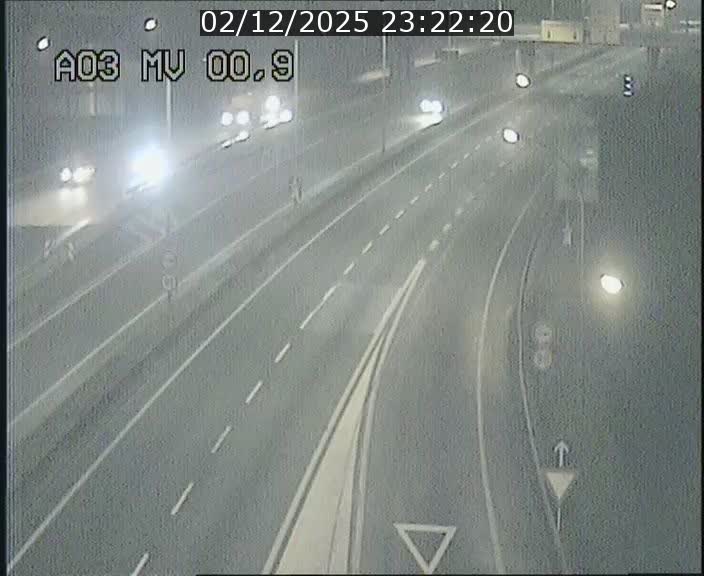 Traffic live webcam Luxembourg Croix de Gasperich - A3 - BK 0.4 - direction Luxembourg