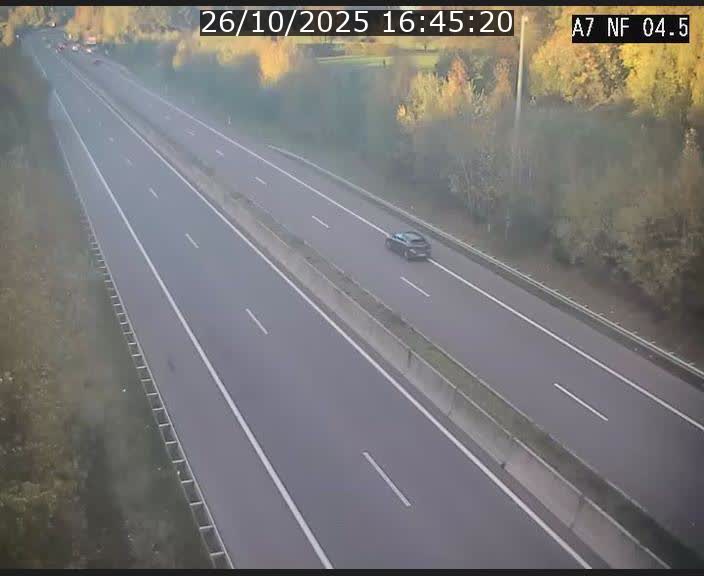 Caméra autoroute Luxembourg A7 - Passage à gibier Rëngelbour - direction Tunnel Grouft