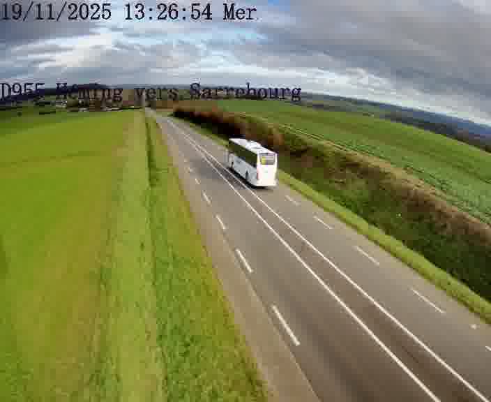Caméra routière située sur D955 (France) à Heming, orientée vers Sarrebourg, surveillant en continu la circulation locale et régionale.