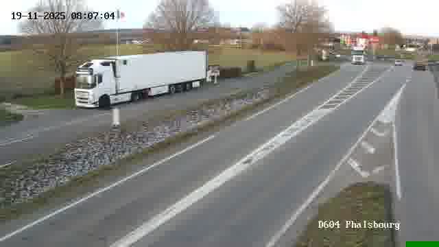 Webcam de surveillance sur D604 (France) à Phalsbourg, cadrée vers Phalsbourg, proposant une information routière utile aux déplacements quotidiens.