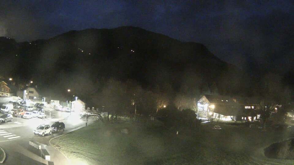 Webcam au niveau de la mairie du village du Bourg d'Oisans, aux pieds de l'Alpe d'Huez et aux portes du parc des Écrins
