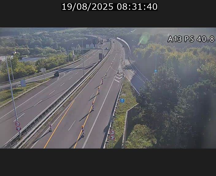 Webcam autoroute A13 à la sortie est du tunnel Markusbierg à Schengen. Vue sur le pont de la Moselle, vers l'Allemagne