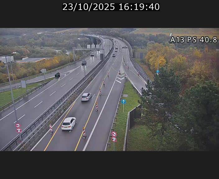 Webcam autoroute A13 à la sortie est du tunnel Markusbierg à Schengen. Vue sur le pont de la Moselle, vers l'Allemagne
