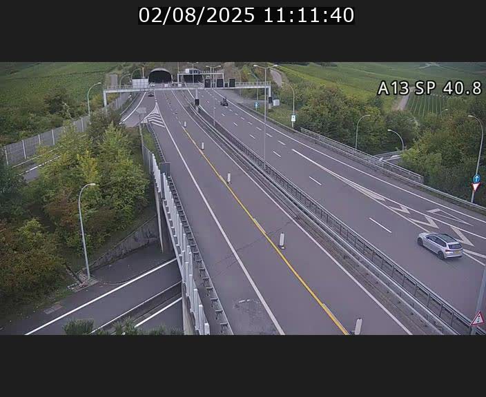 Webcam avec vue sur l'entrée côté allemand du tunnel Markusbierg à Schengen. Vue orientée vers le tunnel et Bettembourg