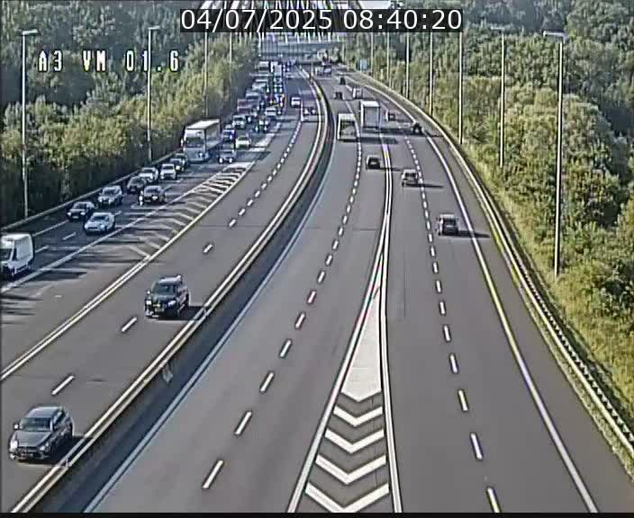 Traffic live webcam Luxembourg - Croix de Gasperich - A3 - BK 1.6 - direction France/Aire de Berchem
