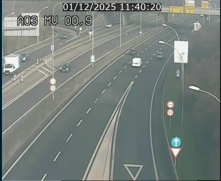 Traffic live webcam Luxembourg Croix de Gasperich - A3 - BK 0.4 - direction Luxembourg