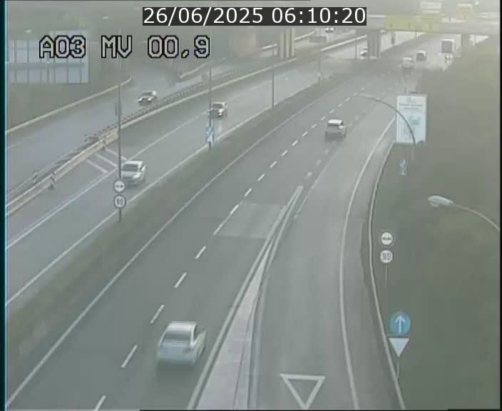 Traffic live webcam Luxembourg Croix de Gasperich - A3 - BK 0.4 - direction Luxembourg