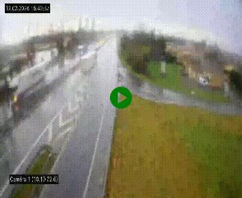 Vue en direct de l'autoroute A10 grâce à un drône situé au-dessus du péage de Virsac