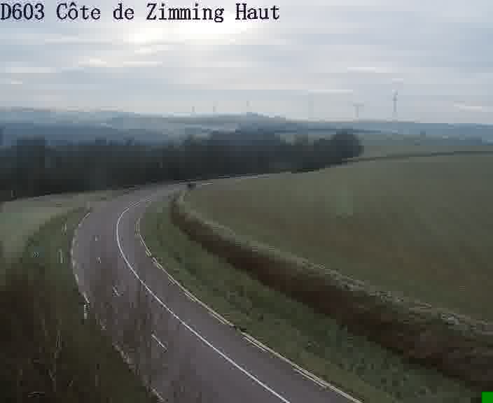 Webcam sur la D603 située en haut de la Côte de Zimming. Vue orientée vers Saint-Avold.