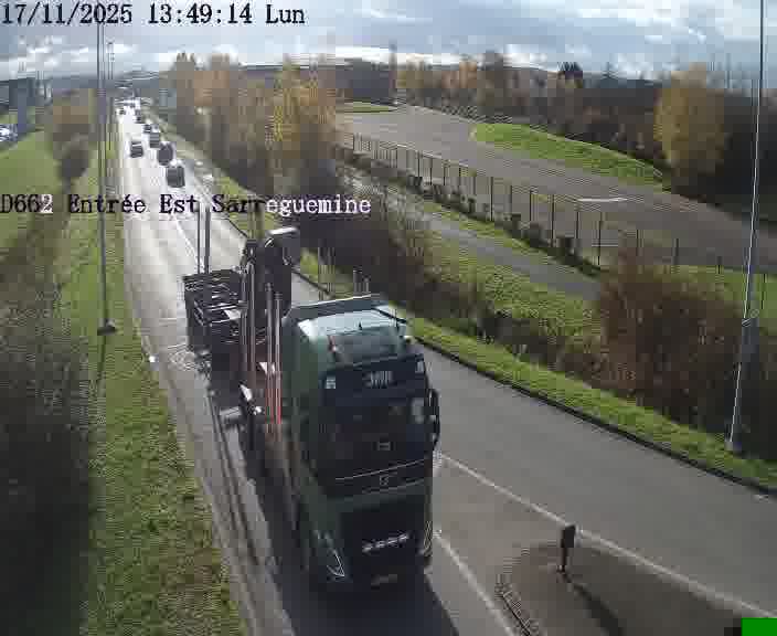 Point de vue trafic déployé sur D662 (France) à Sarreguemines, regardant vers Sarreguemines, aidant conducteurs et services à anticiper les flux.