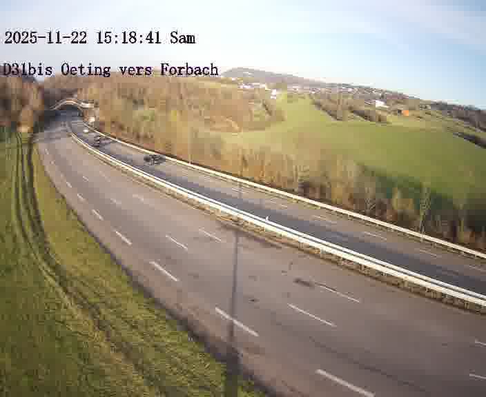 Caméra routière située sur D31bis (France) à Oeting, orientée vers Forbach, surveillant en continu la circulation locale et régionale.