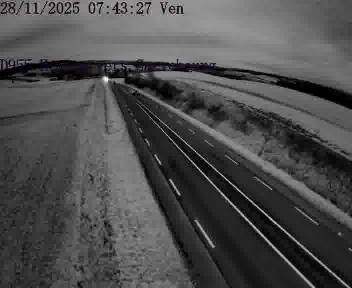 Caméra routière située sur D955 (France) à Heming, orientée vers Sarrebourg, surveillant en continu la circulation locale et régionale.