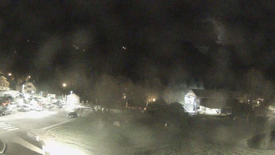 Webcam au niveau de la mairie du village du Bourg d'Oisans, aux pieds de l'Alpe d'Huez et aux portes du parc des Écrins