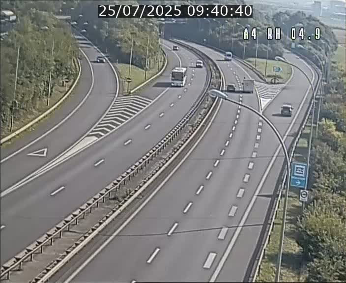 Traffic live webcam Luxembourg Leudelange - A4 - BK 4.9 - direction Luxembourg