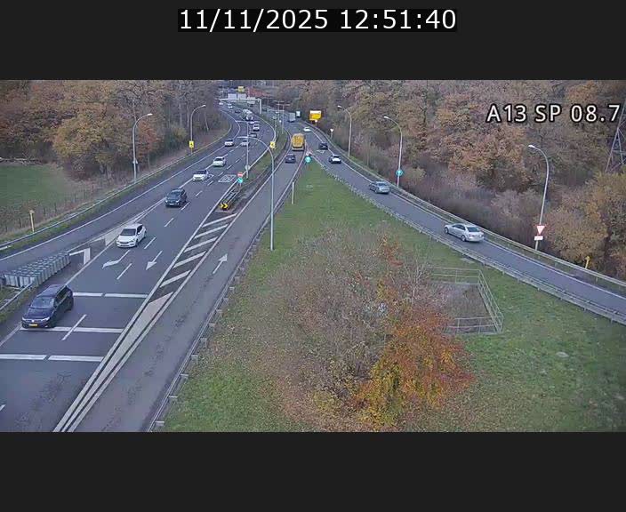 Traffic live webcam Luxembourg Jonction Lankelz - A13 direction Pétange - BK 8.7 