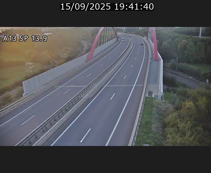 Traffic live webcam Luxembourg Kayl - A13 direction Esch-sur-Alzette/Luxembourg-ville - BK 13.9