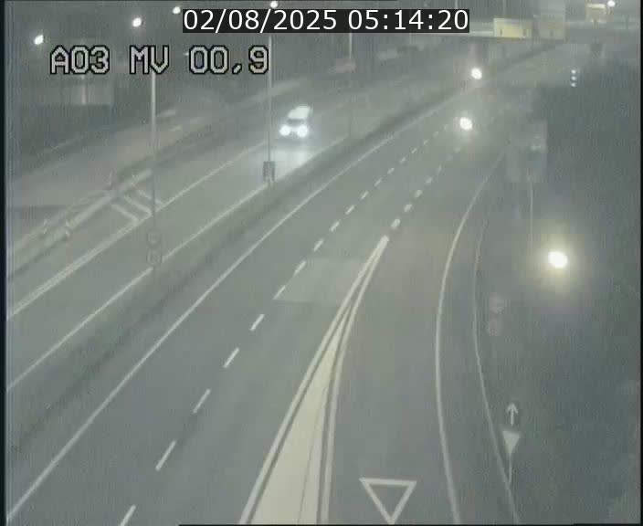 Traffic live webcam Luxembourg Croix de Gasperich - A3 - BK 0.4 - direction Luxembourg