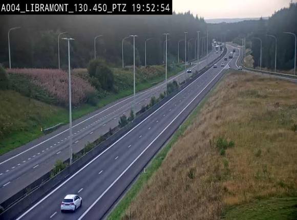 Webcam E411 à hauteur de la sortie 25 de Libramont menant vers Bouillon, Sedan et Reims via la N89. Vue orientée vers Bruxelles