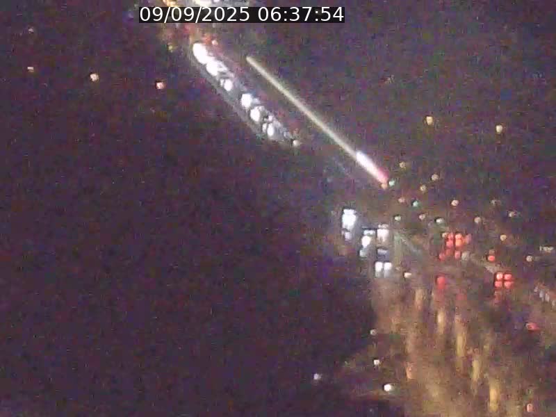 Webcam sur l'avenue John Fitzgerald Kennedy (N51) avec vue sur le Pont rouge (Pont Grande Duchesse Charlotte), l'arrêt Pfaffenthal et l'entrée du quartier Kirchberg