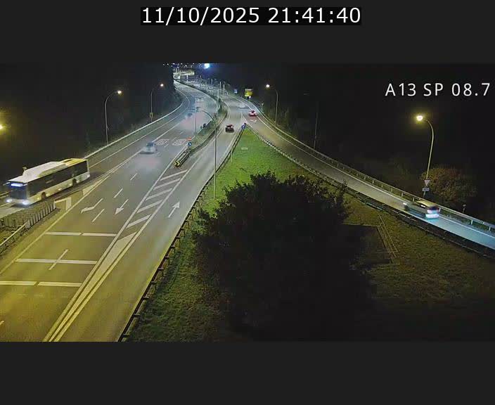 Traffic live webcam Luxembourg Jonction Lankelz - A13 direction Pétange - BK 8.7 