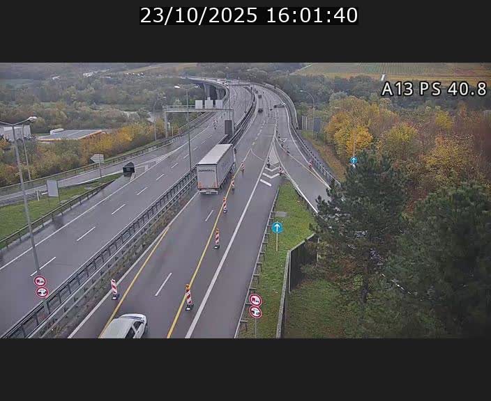 Webcam autoroute A13 à la sortie est du tunnel Markusbierg à Schengen. Vue sur le pont de la Moselle, vers l'Allemagne