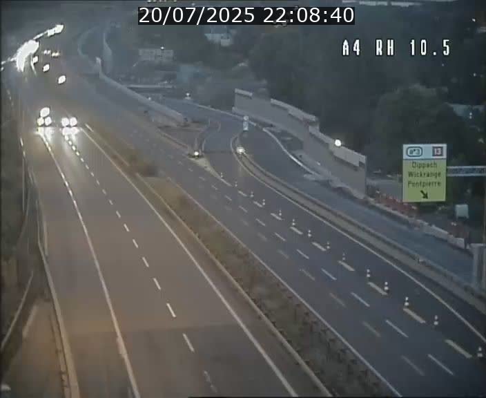 Traffic live webcam Luxembourg Pontpierre - A4 - BK 10.5 - direction Luxembourg