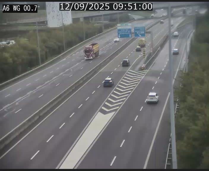 Traffic live webcam Luxembourg Croix de Cessange - A6 - BK 0.7 - direction A3 France