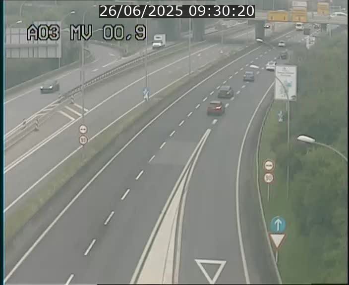 Traffic live webcam Luxembourg Croix de Gasperich - A3 - BK 0.4 - direction Luxembourg