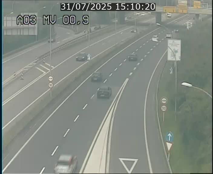 Traffic live webcam Luxembourg Croix de Gasperich - A3 - BK 0.4 - direction Luxembourg