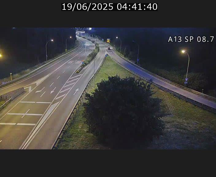 Traffic live webcam Luxembourg Jonction Lankelz - A13 direction Pétange - BK 8.7 